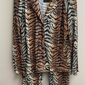 Dressed in lala Animal Print Top and Pants Set NEW W TAGS SMALL 🐆